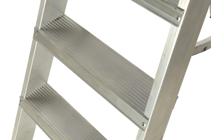 WERNER 6 Tread Heavy Duty Builders Step - Image 5