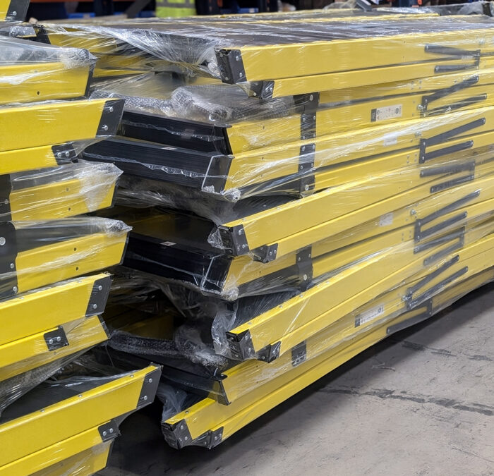 Fibreglass Steps with Handrail (6 Tread) - Image 3
