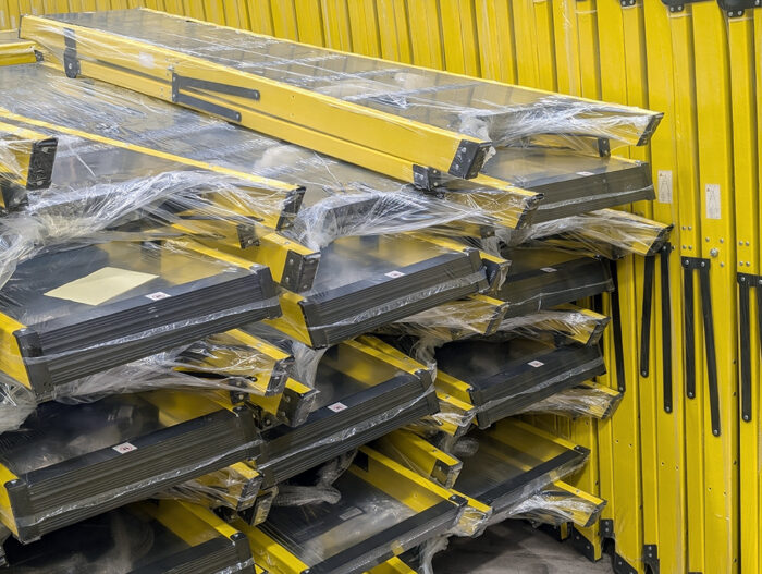 Fibreglass Steps with Handrail (6 Tread) - Image 4