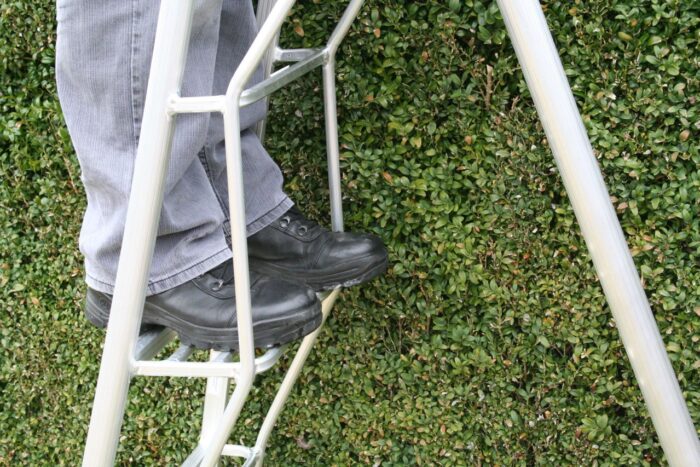 7 Tread Platform Tripod Ladder - Image 7