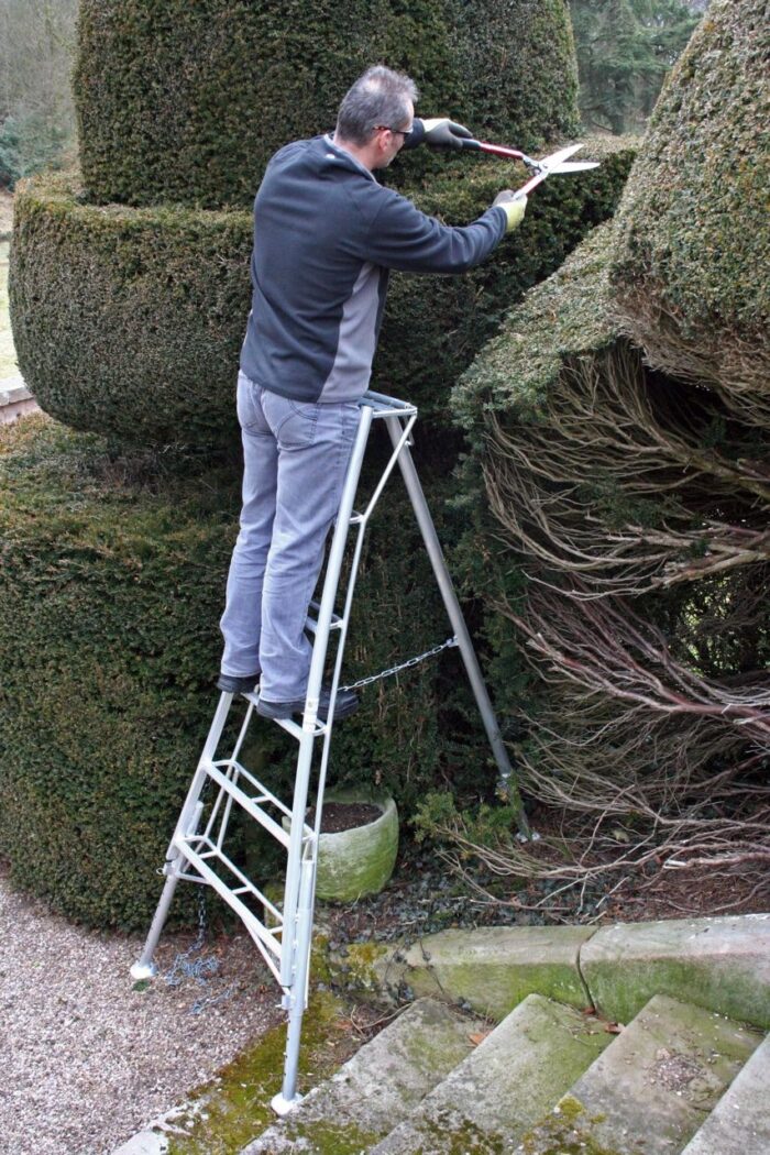 8 Tread Adjustable Tripod Ladder - Image 8