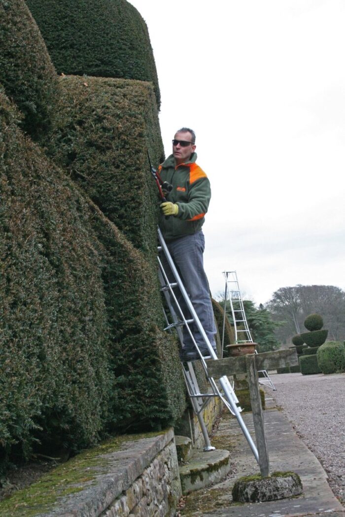 8 Tread Adjustable Tripod Ladder - Image 4