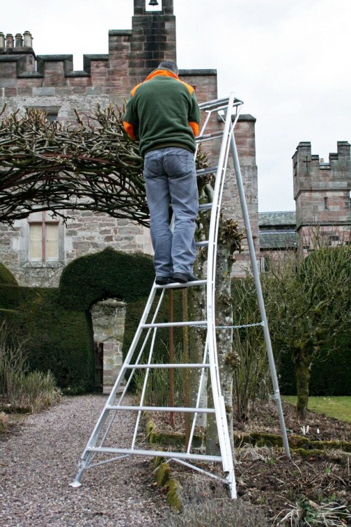 8 Tread Adjustable Tripod Ladder - Image 13