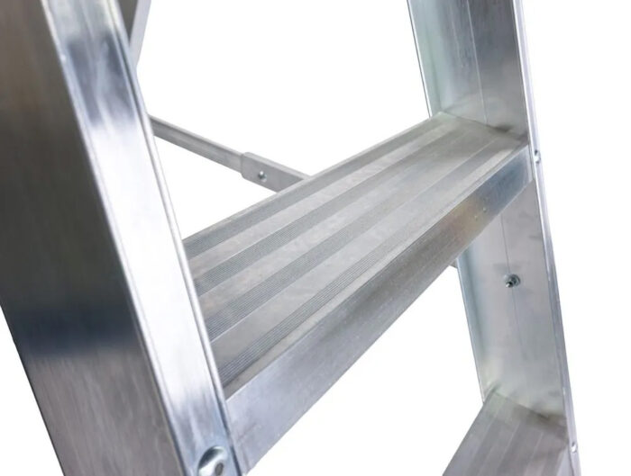 Lyte MagnaStep Aluminium Swingback Step 6 Tread - Image 4