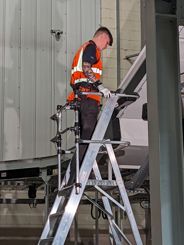 Climb-It Large Platform Folding Step With Safety Gates - 8 Tread - Image 12