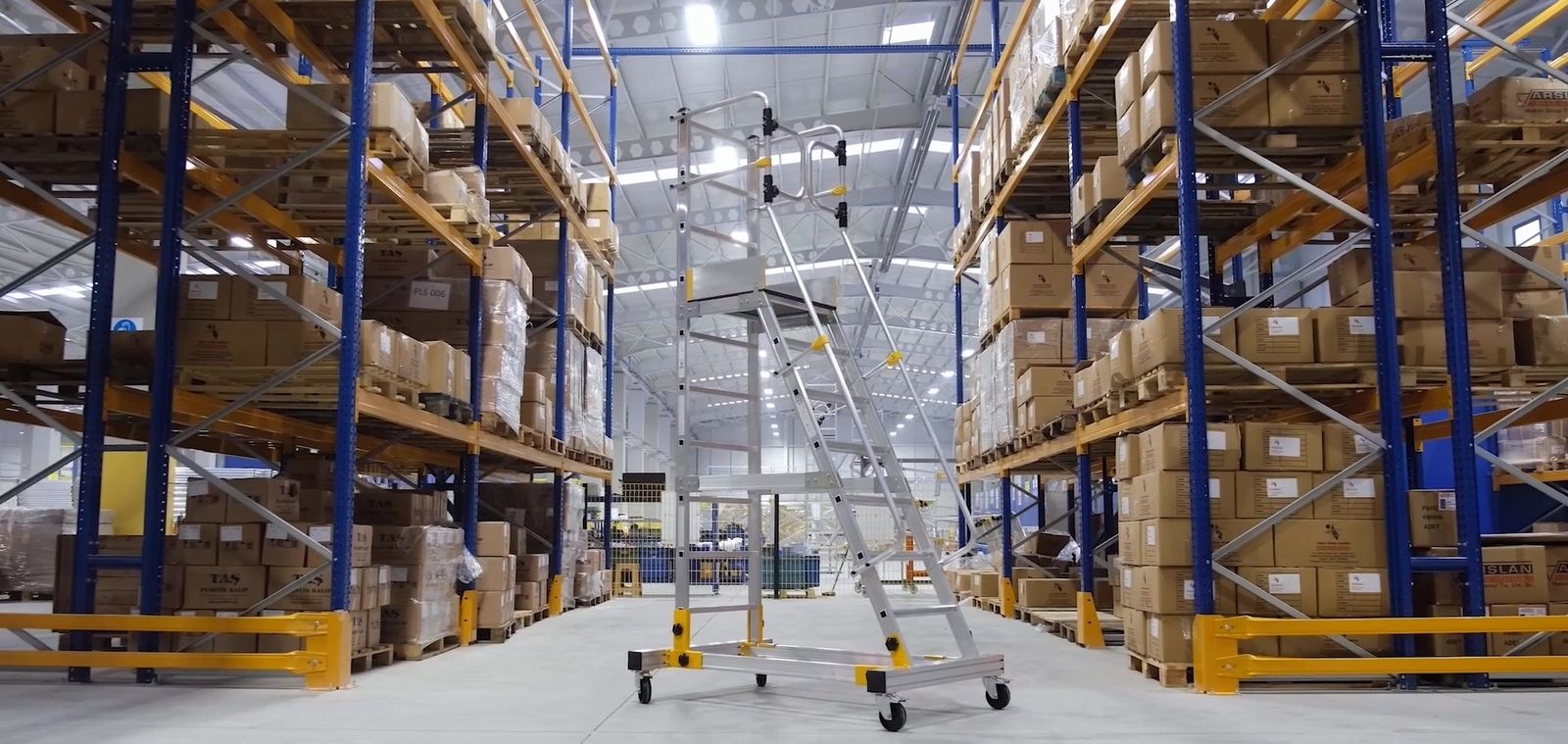 Climb-It Mobile Step With Safety Gates - 10 Tread - Image 4